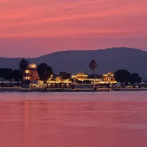 ***** Hotel Jagmandir Island Palace - Grand Heritage India